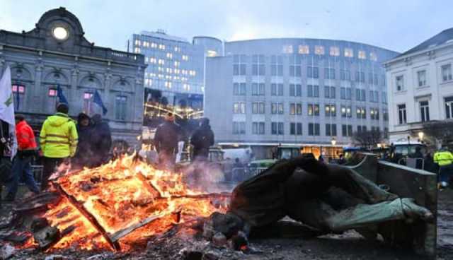1000 جرار يحاصر البرلمان الأوروبي.. غضب المزارعين يصل إلى بروكسل