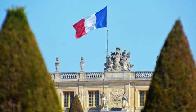 فرنسا تخطط لإلغاء الجنسية