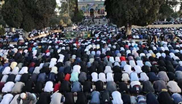 أكثر من 60 ألف مصلّ يؤدون صلاة عيد الفطر في المسجد الأقصى