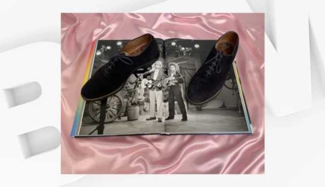 “حذاء أزرق من جلد الغزال”: بيع حذاء إلفيس بريسلي بمبلغ خيالي