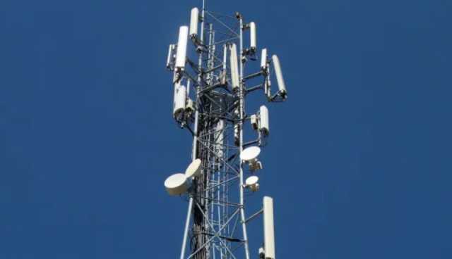 أول برج إتصالات مصنوع محليا يدخل الخدمة