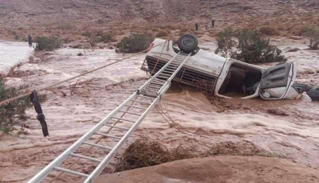 النعامة.. إنقاذ 3 أشخاص كانوا محاصرين داخل سيارة في مجرى مياه بواد الكوكاو