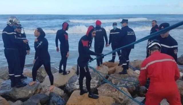 إنقاذ 10 أشخاص كانوا عالقين في شاطئ صخري بتقزيرت في تيزي وزو