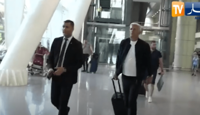 بالفيديو.. بيتكوفيتش يحل بالجزائر لمتابعة نهائي كأس الجزائر