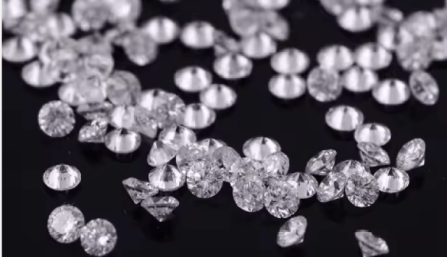 30 بالمائة رسوم على DIAMOND واللؤلؤ