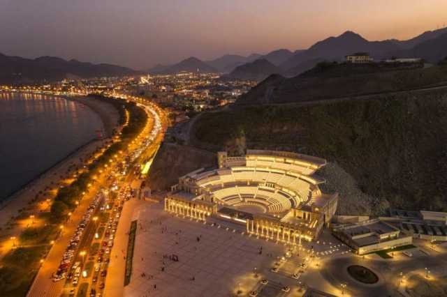 مدرج خورفكان يحتضن جلسة فنية تجمع عبادي الجوهر وزينة عماد