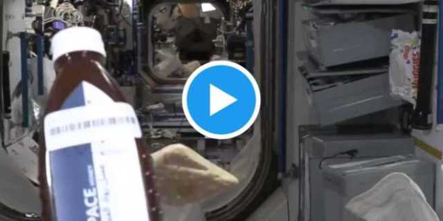 رائد “فضاء عربي” يتناول العسل العربي في الفضاء وهذا ما حدث له.. شاهد الفيديو الذي اثار ضجة عالمية خلال الساعات الماضية