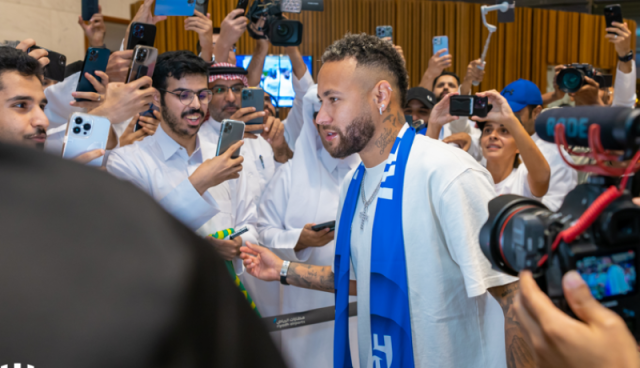 بالفيديو.. نيمار يصل الرياض تحسبا للالتحاق بالهلال السعودي