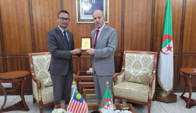 وزير الصحة يتباحث مع سفير ماليزيا إقامة شراكة بين البلدين