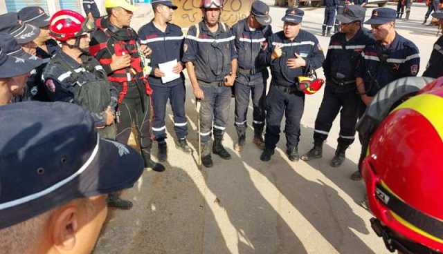 بالصور.. فرق الإنقاذ الجزائرية تباشر عملية البحث عن المفقودين لهذا اليوم بدرنة