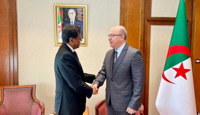 الوزير الأول يناقش مع السفير الموريتاني سبل ترقية المبادلات التجارية بين البلدين