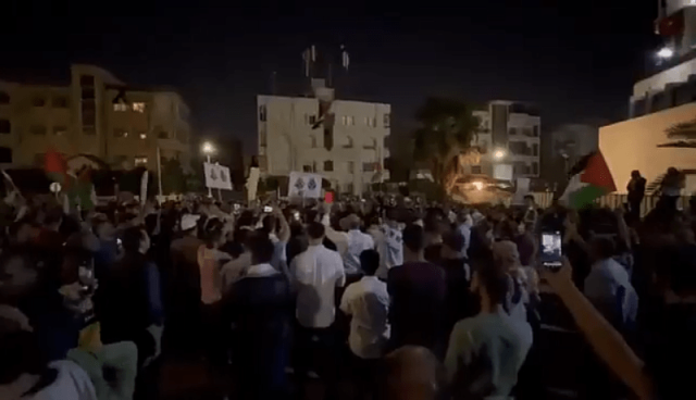مظاهرات حاشدة قرب مقر سفارة الكيان في الأردن