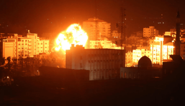 طيران الاحتلال يقصف جزءا من مستشفى الصداقة التركي في غزة