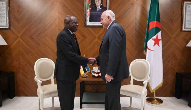 عطاف يستقبل سفير الموزمبيق 