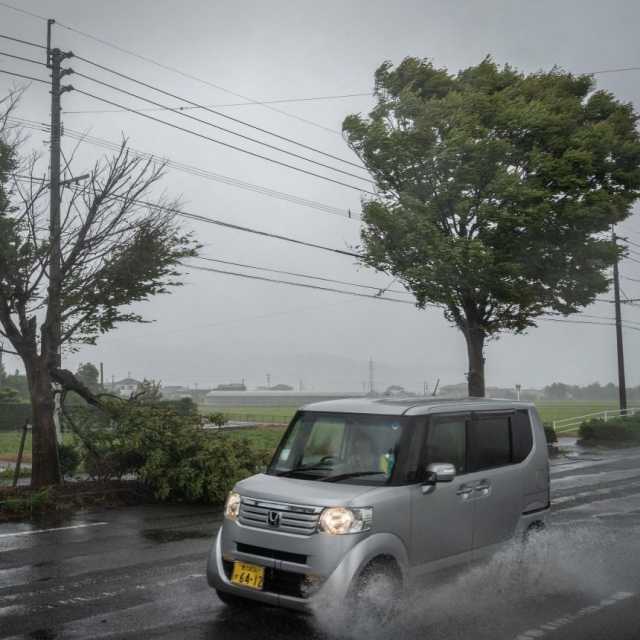 اليابان : إعصار خانون يتسبب بقطع الكهرباء عن 210 الآف منزل