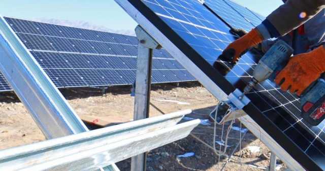الطاقة تطرح 3 عطاءات لتوريـــد وتركيــب أنظمة شمسية لمنازل مصابين عسكريين في شمال ووسط المملكة