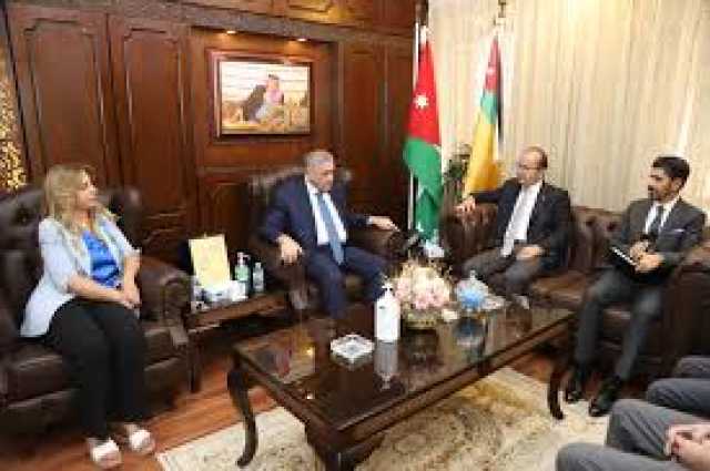 الجامعة الأردنية والسفارة التركية تبحثان سبل تعزيز التعاون
