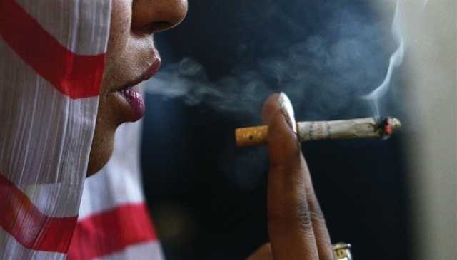 72 % من الباكستانيات مدخنات لايف ستايل