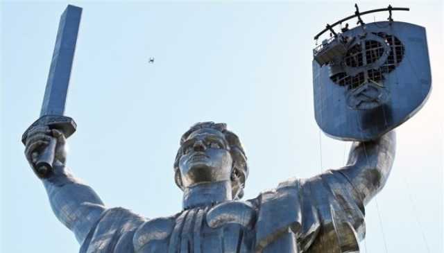 موقع 24 : تمثال الوطن الأم في أوكرانيا يتخلص من الرموز السوفيتية