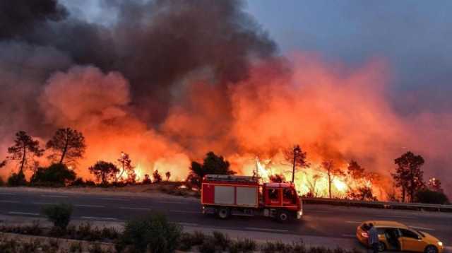 اليونان تسيطر على الحرائق وسط توقعات بارتفاع درجات الحرارة