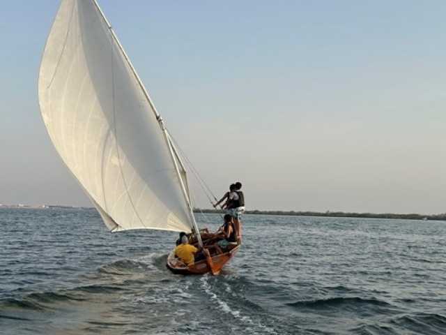 «النوخذة الصيفي» ينجح في تعليم مهارات «الإبحار الشراعي»