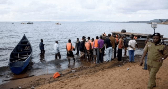 وفاة 20 شخصاً في غرق مركب بحيرة فيكتوريا بأوغندا