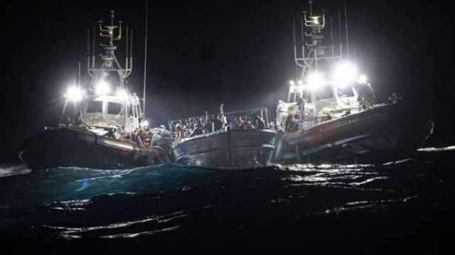 خفر السواحل التركي ينقذ عشرات المهاجرين في البحر غربي البلاد