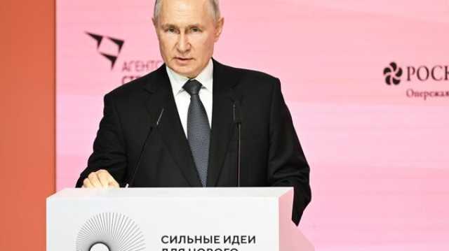 بوتين يؤكد أهمية مشاريع الغاز المسال لاستعادة الحصة العالمية لروسيا في الاقتصاد