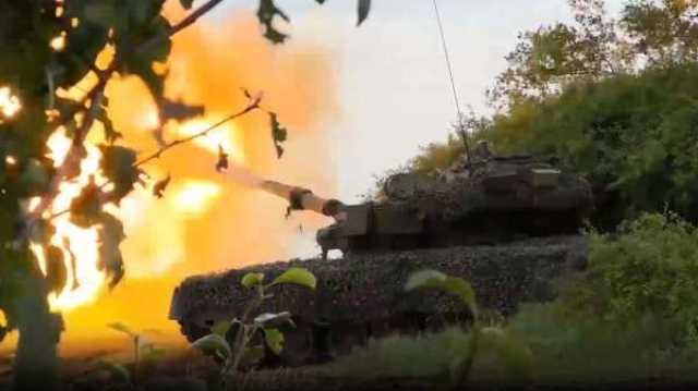 دبابة روسية تتخفى بشجرة تنفذ ضربات مؤلمة للمقرات الأوكرانية... فيديو