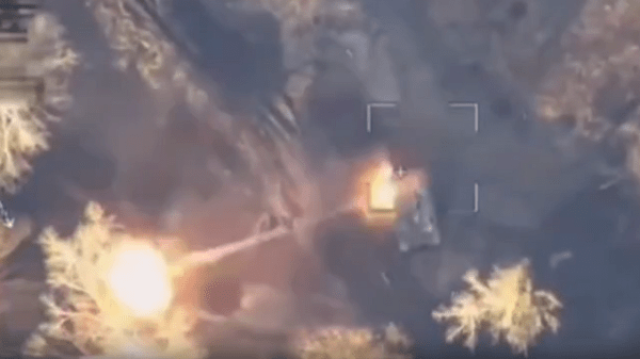 رأس حربي صاروخي ينطلق من 'لانتسيت' الروسية ويخترق مدرعة أوكرانية... فيديو