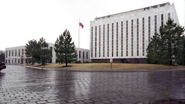 السفارة الروسية لدى واشنطن: أمريكا هي المسؤولة عن استخدام كييف لذخائر عنقودية ضد الصحفيين