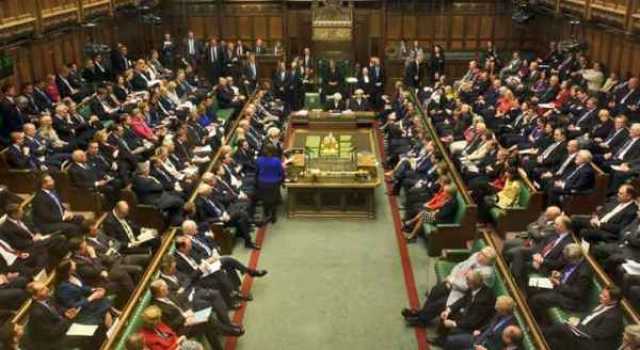 البرلمان البريطاني يقر مشروع قانون يلزم باعتقال وترحيل المهاجرين غير الشرعيين