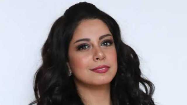 فنانة مصرية تخلع الباروكة على الهواء .. فيديو اخر خبر