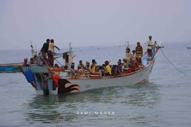 وصول 68 صيادًا يمنيًا إلى ساحل الخوخة بعد احتجاز دام أشهر ومصادرة قواربهم