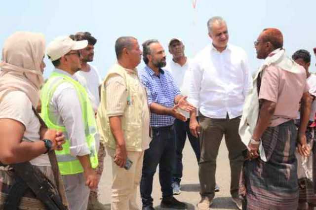 رئيس صندوق صيانة الطرق يطلع على اعمال فريق محطة الوزن المحوري المتنقلة في عدن
