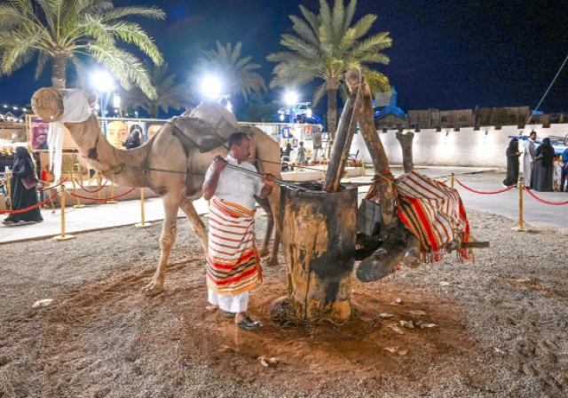 معصرة سمسم جازان تجذب زوَّار فعاليات مهرجان بيت حائل