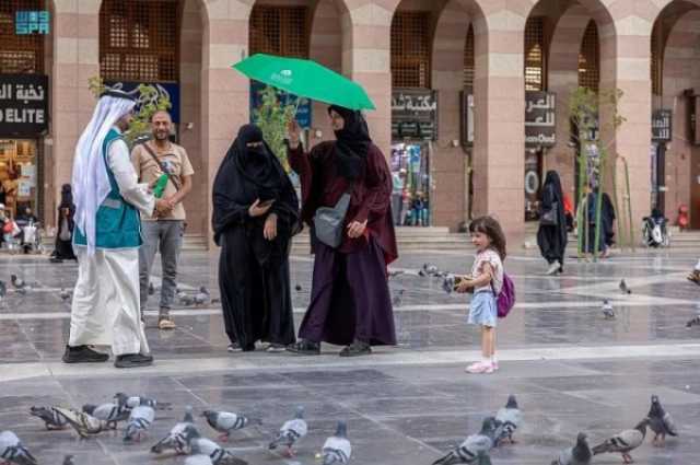 5 وسائل لوقاية المصلين والزائرين من أشعة الشمس في المسجد النبوي والساحات