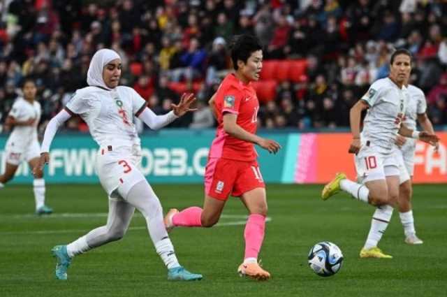 - كأس العالم للسيدات.. نهيلة بنزينة تدخل التاريخ بالحجاب بعد الفوز على المغرب