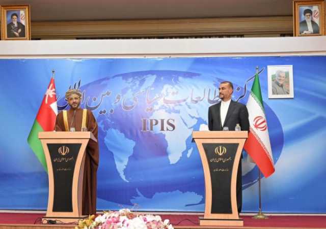 وزير الخارجية يجتمع في طهران مع نظيره الإيراني