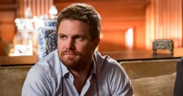 الفن و المشاهير بعد تعرضه لانتقادات لاذعة... بطل 'Arrow' يرد