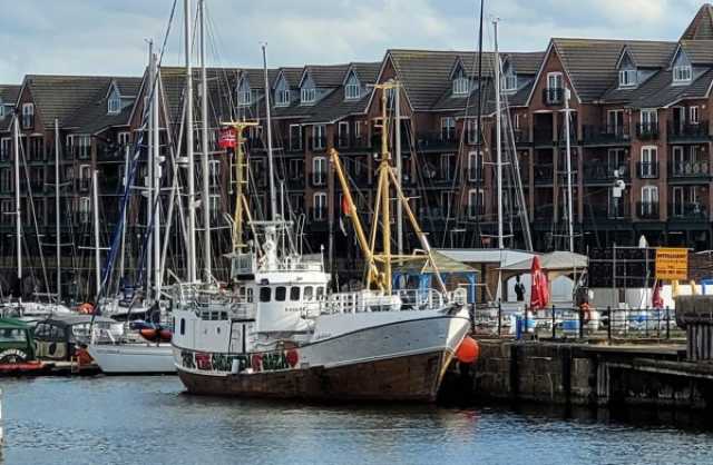 سفينة حنظلة لكسر الحصار عن غزة تبحر من روتردام لميناء هامبورغ في ألمانيا