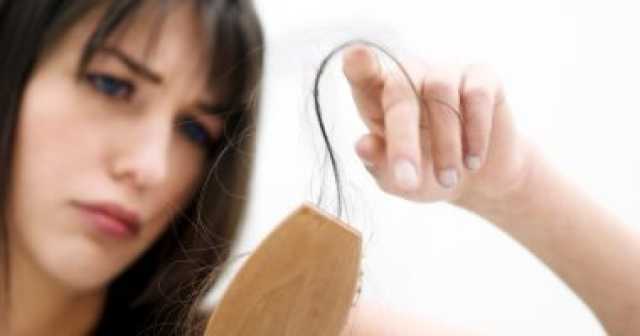 خطوات بسيطة لعلاج تساقط الشعر.. أبرزها البيوتين وتدليك فروة الرأس صحة وطب