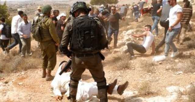 اليوم السابع : إصابة شاب فلسطينى بالرصاص الحى للاحتلال الإسرائيلى خلال مواجهات فى رام الله