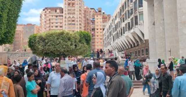 مئات الوافدين انطلاق احتفالية مولد المرسى أبو العباس فى الإسكندرية.. صور