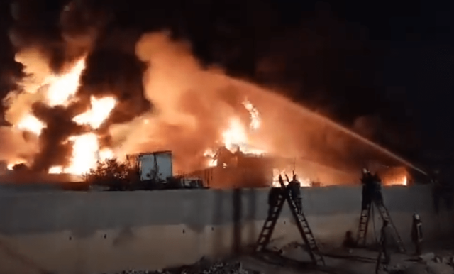 حريق كبير في مصنع زيوت بالمفرق – فيديو