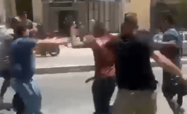 الشبيبة تعتدي على صحفيين وطالبات من الكتلة الإسلامية بجامعة الخليل