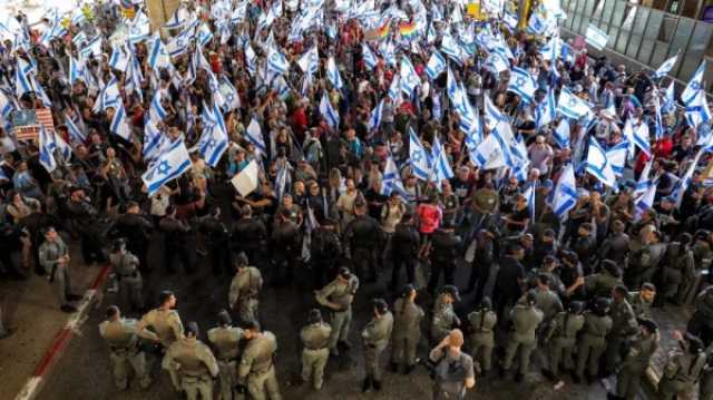 يورونيوز : شاهد: متظاهرون يغلقون مطار بن غوروين قرب تل أبيب ومواجهات مع الشرطة