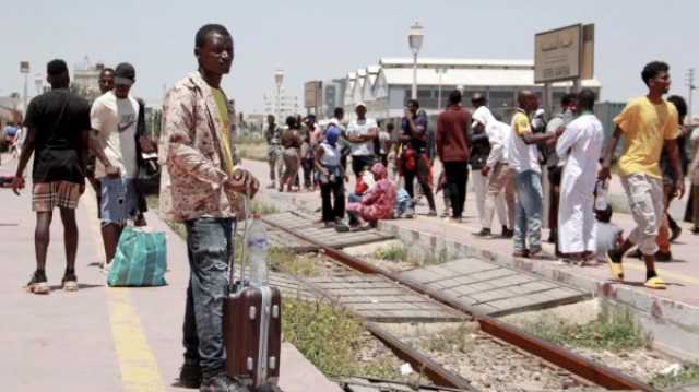 يورونيوز : أزمة المهاجرين تتفاقم في تونس.. منظمات حقوقية: الوضع الإنساني كارثي