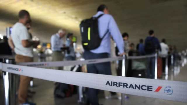 يورونيوز : 'كانت تنقل ثلاثة كيلوغرامات من الكوكايين'.. مشتبه بها تفتح النار على ضابطة جمارك في مطار باريس