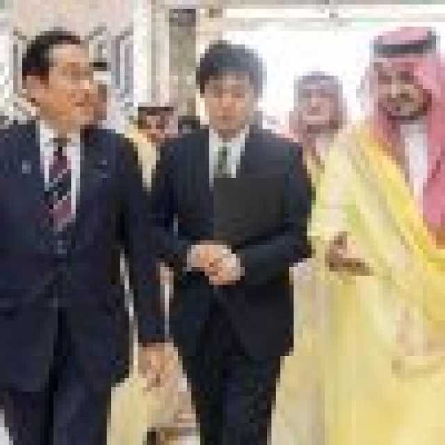 رئيس وزراء اليابان يصل إلى جدة